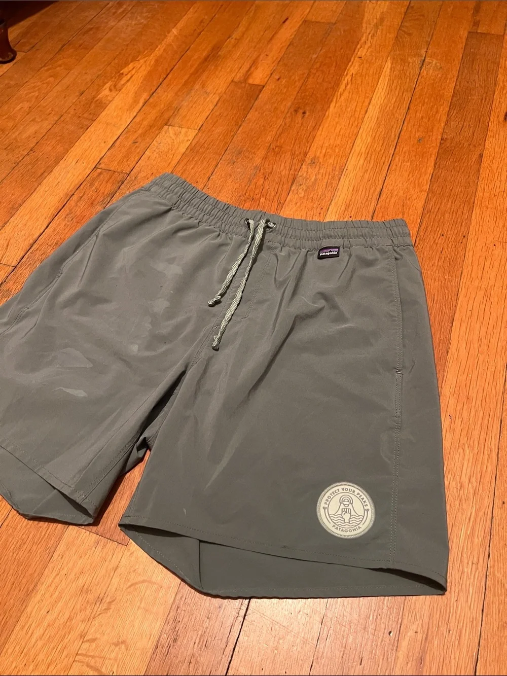 Patagonia Hydropeak Volley Hybrid Shorts in Green, Men’s size Small